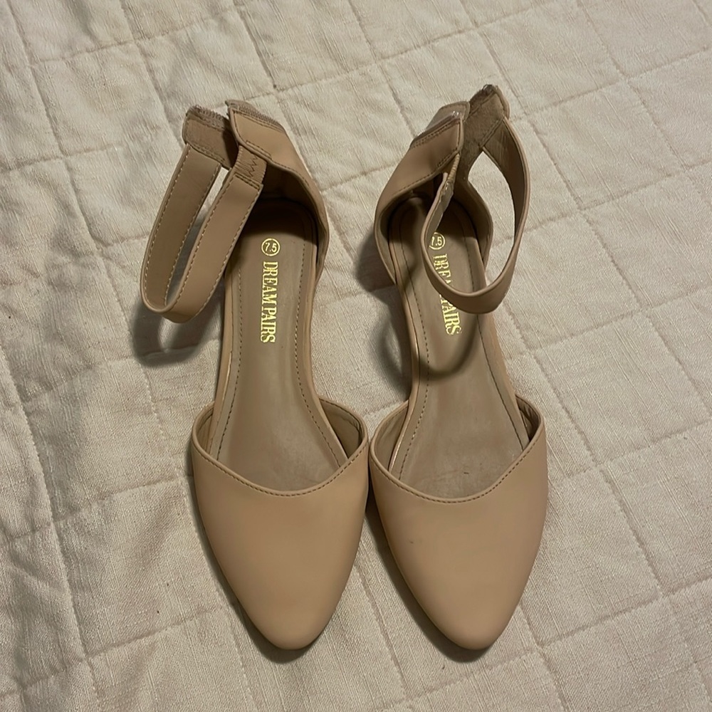 Dream Pairs Nude Ballet Flats size 7.5